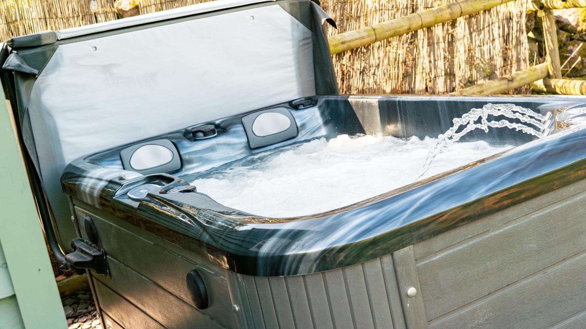 Lavender Retreat With Private Hot Tub Konuk evi Upper Hulme Dış mekan fotoğraf